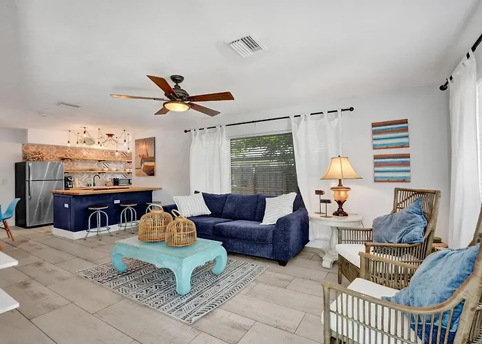 Ft. Lauderdale Beach Artistic Oasis With Bbq